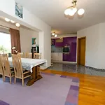 Antos Put Gaja, Apartment