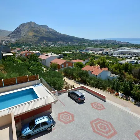 Antos Put Gaja, Lägenhet